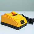 Imagen de Cargador De Bateria Tolsen 2.0mah + Bateria De 2.0mah -sc-